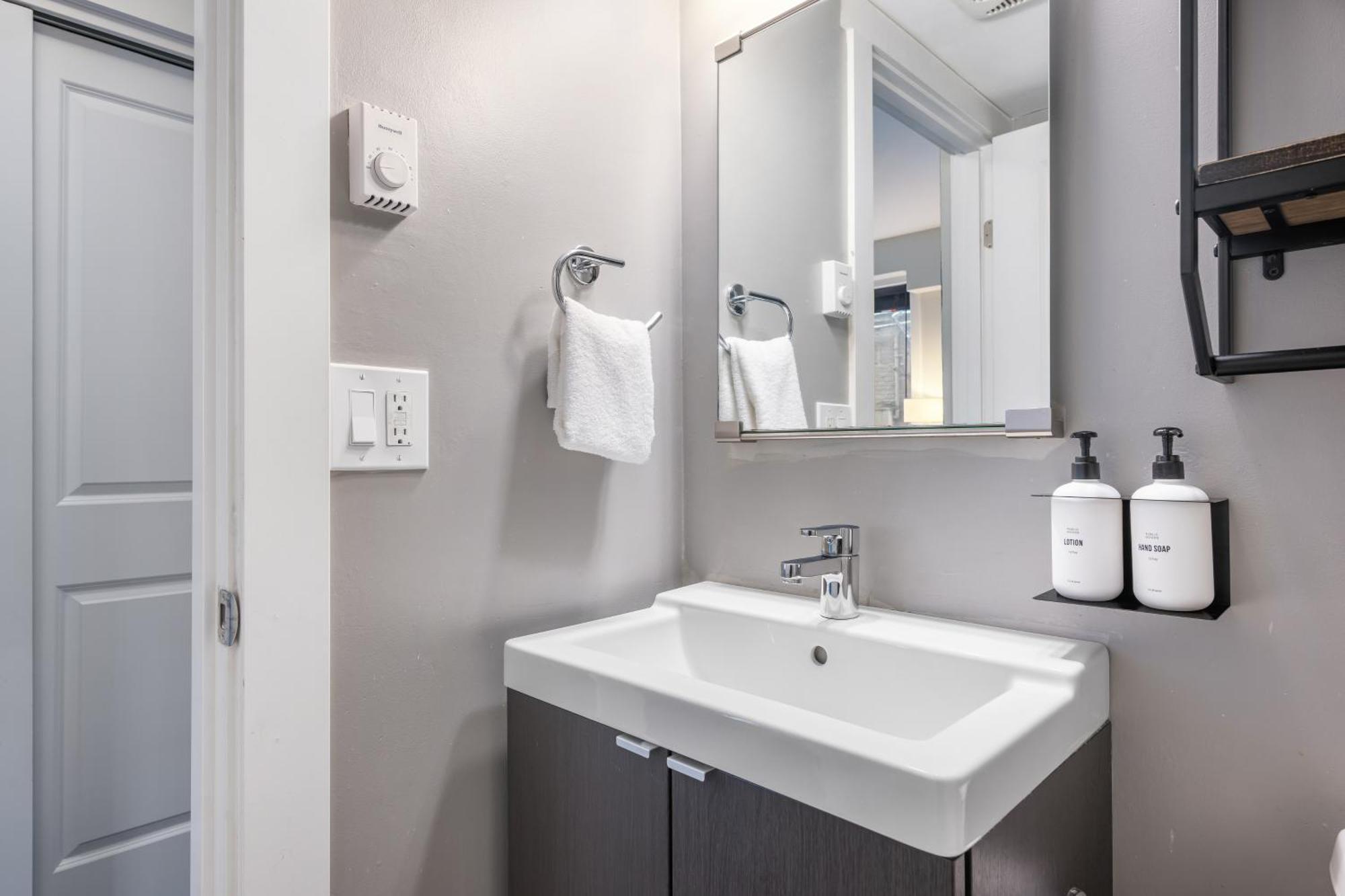 Oxford Apartment By At Mine Hospitality Seattle Buitenkant foto