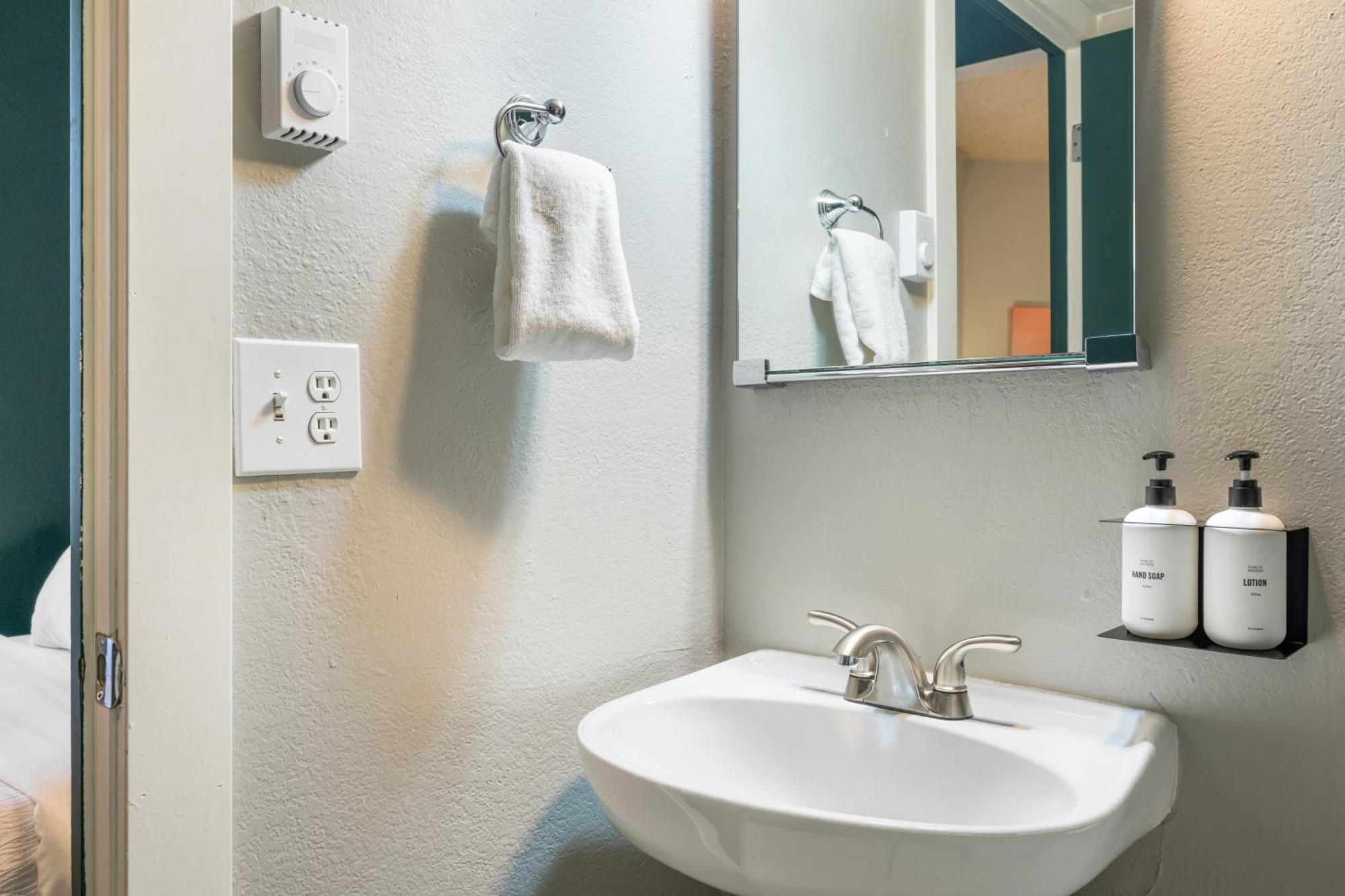 Oxford Apartment By At Mine Hospitality Seattle Buitenkant foto